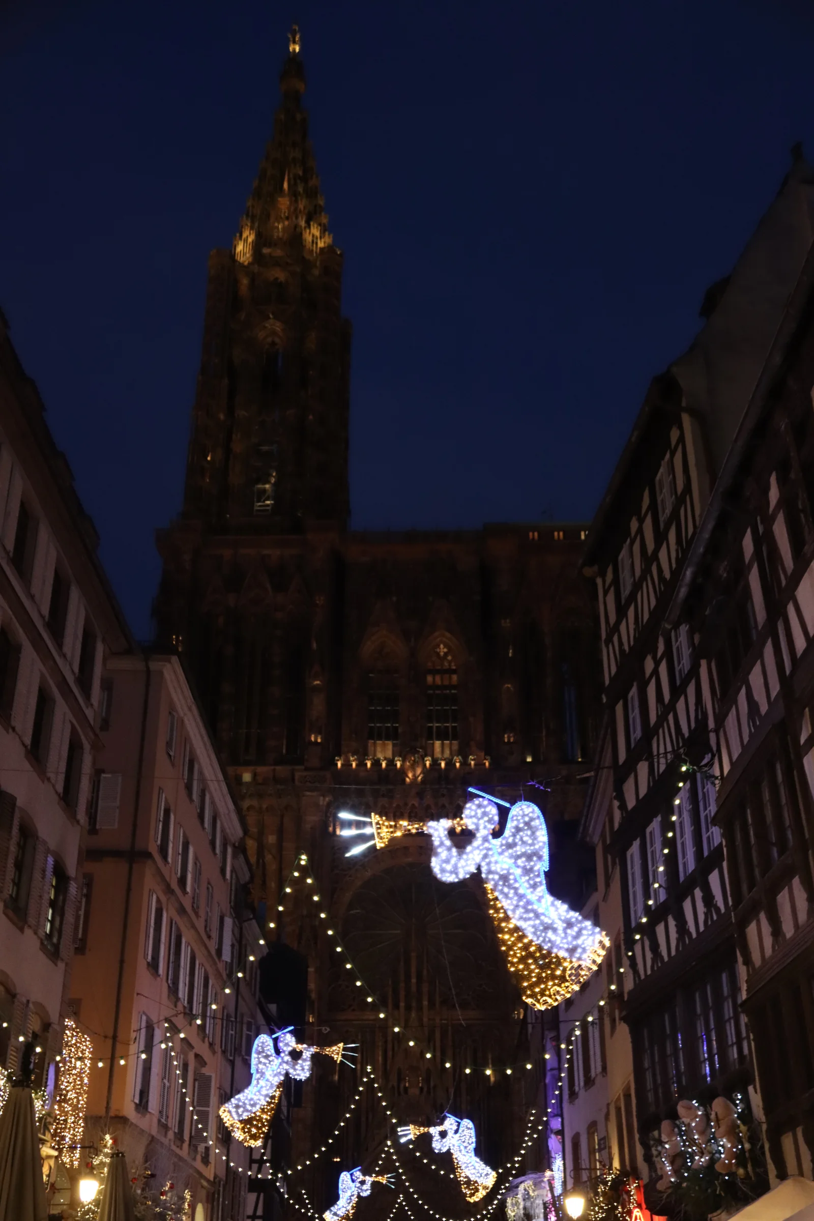 Décorations de Noël et cathédrale de Strasbourg